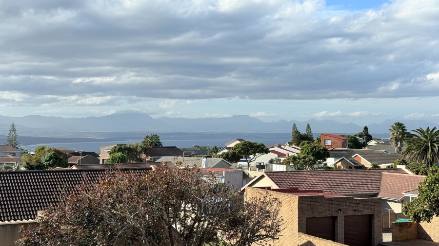 To Let 3 Bedroom Property for Rent in Heiderand Western Cape